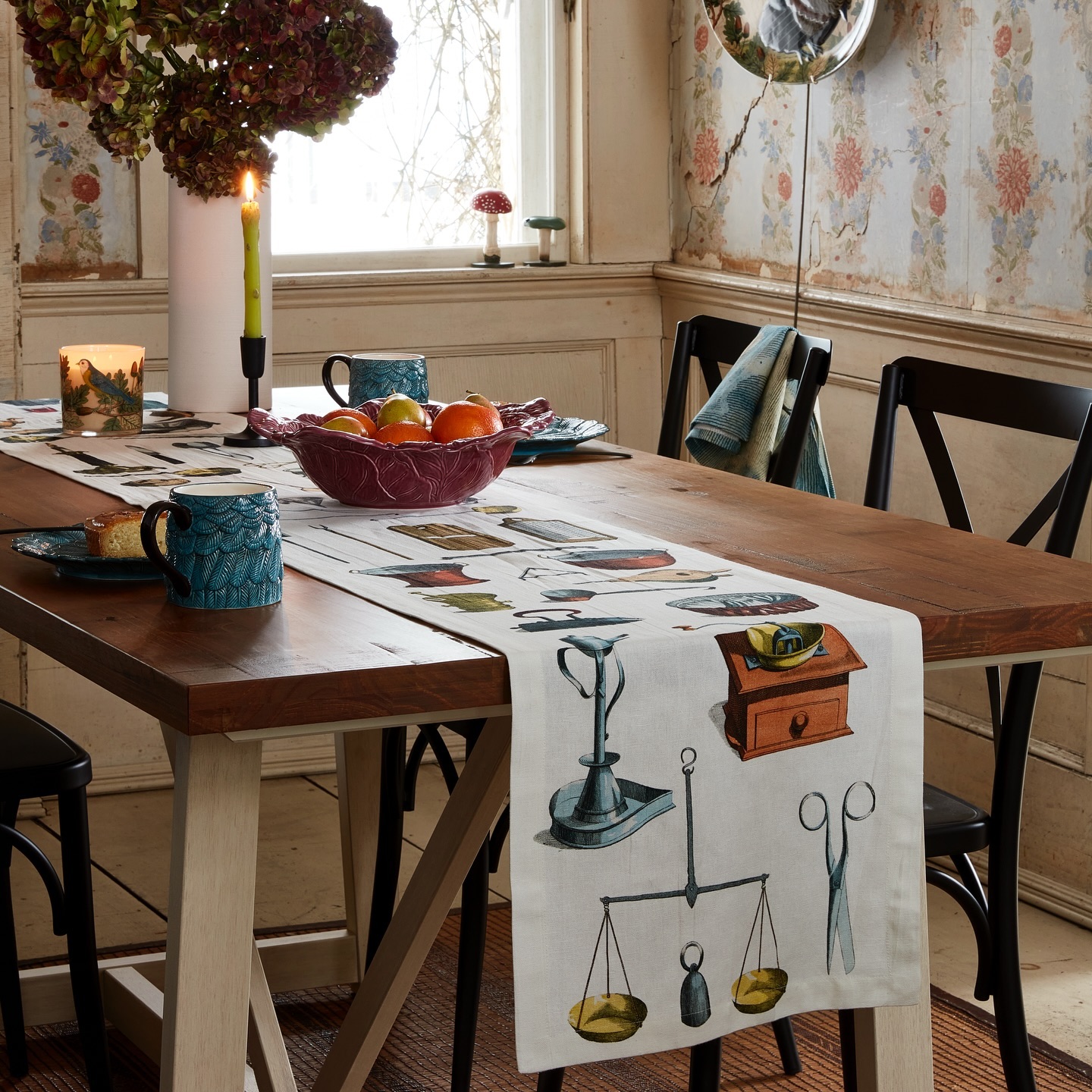 TARGET(1) Target table cloth and decor